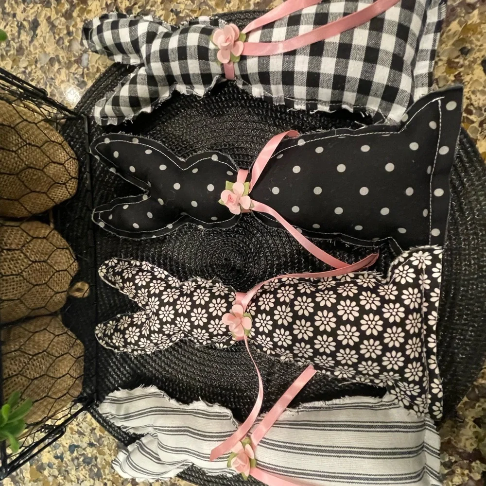 Bunnies Farmhouse Primitive Handcrafted New - Picture 6 of 6